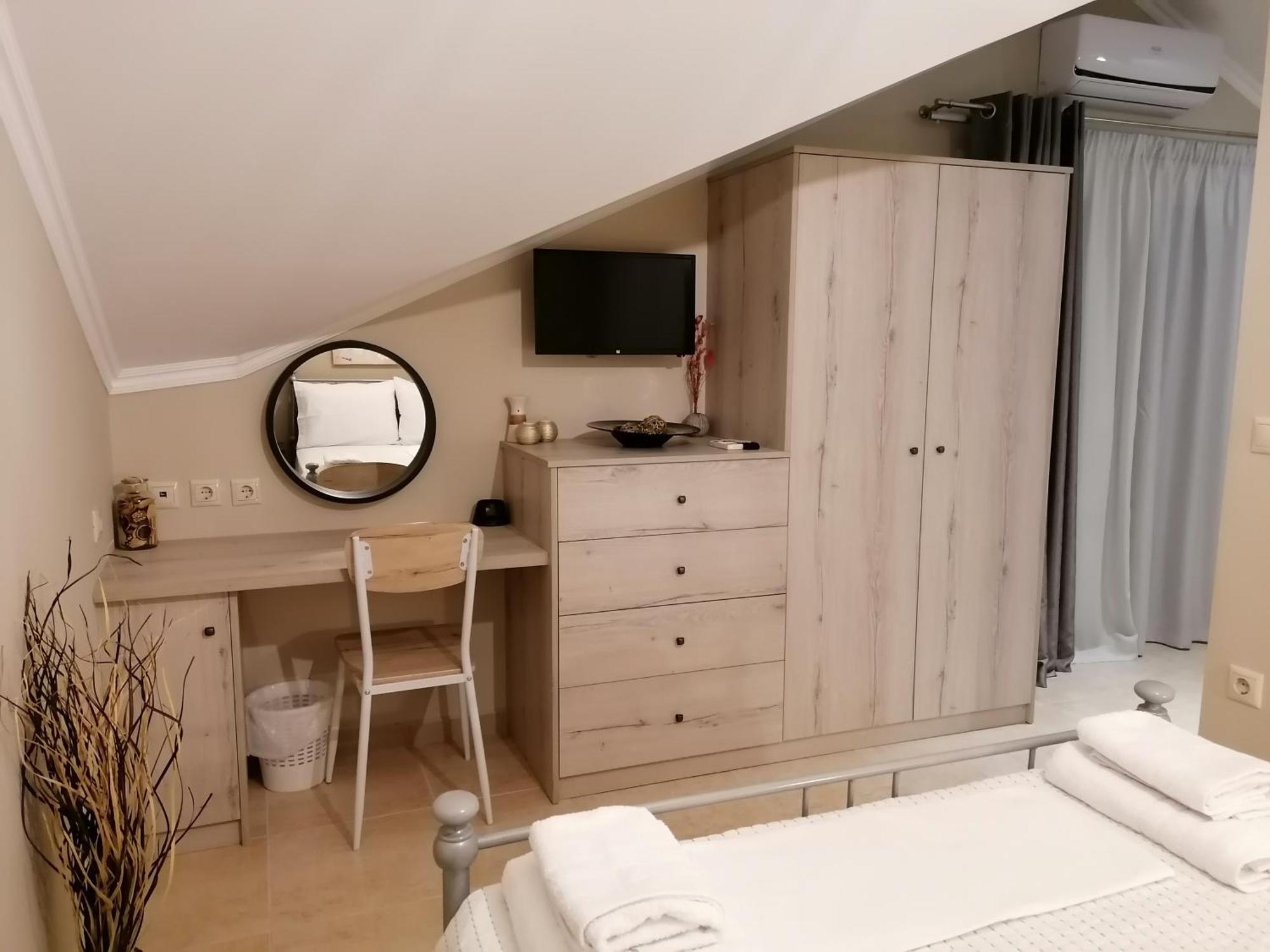 Marinos - 2nd Floor Apartment Poros (Kefalonia)