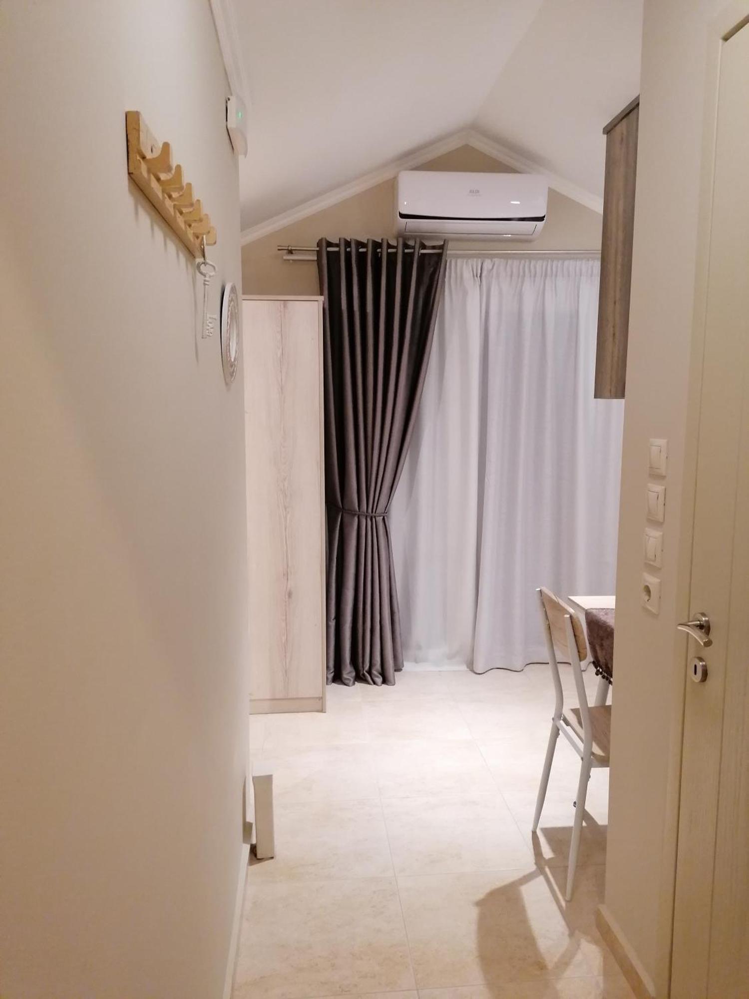 Marinos - 2nd Floor Apartment *
